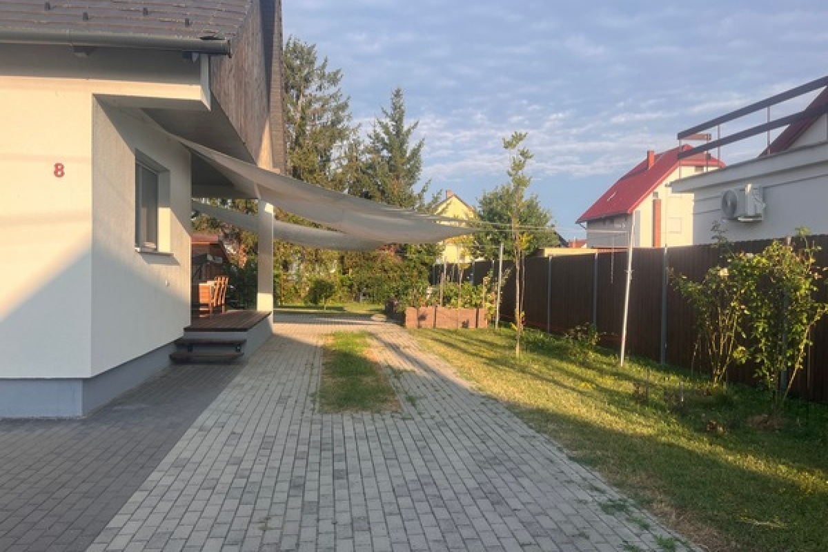 Előtte: B.keresztúr főkert